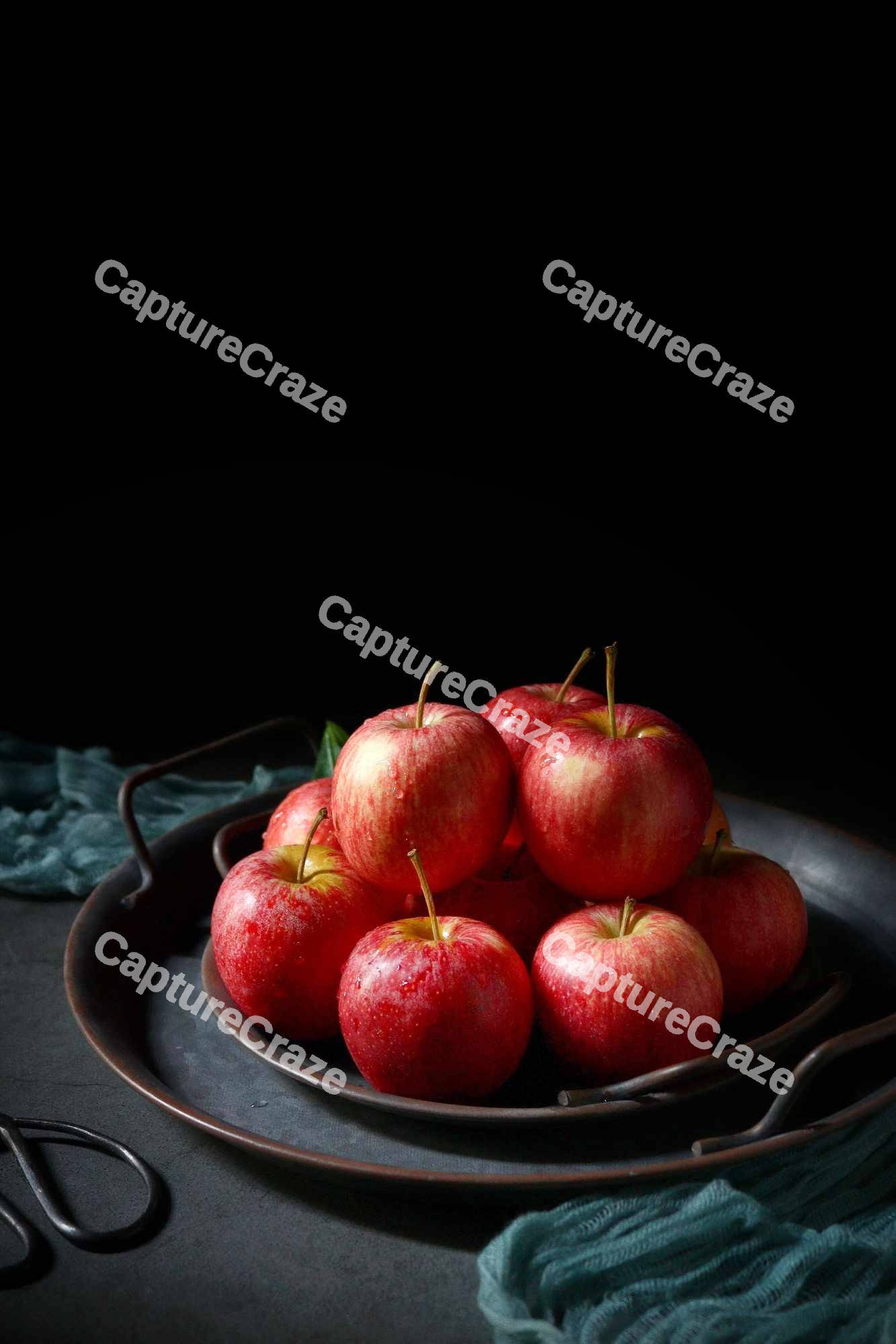 Red apples in a plate